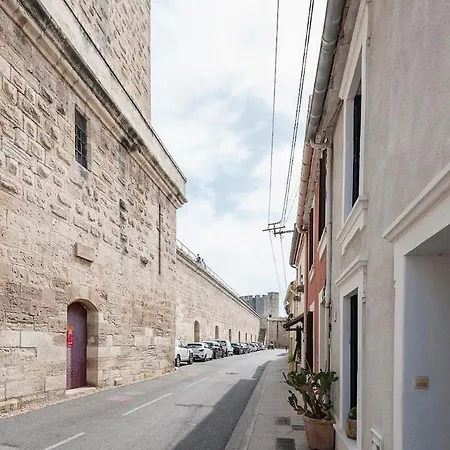 Holiday home Maison Avec Bassin Dans Les Remparts Aigues-Mortes