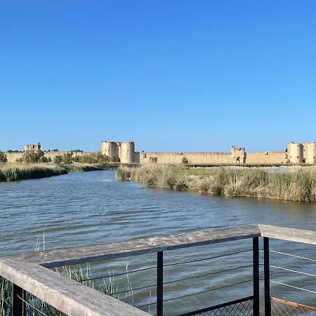 Ferienhaus Maison Avec Bassin Dans Les Remparts